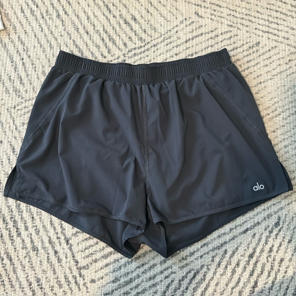 Alo yoga  stride shorts- sz L